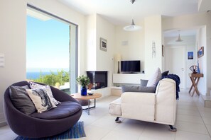 Smart TV, fireplace, DVD player, books - Luxury villa with infinity pool, sea &, mountain views (Kokkino Chorio, Crete)