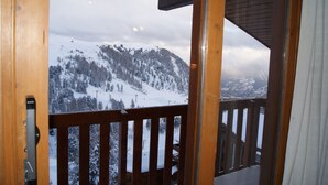 A wooden balcony with a view of a snow-covered mountain landscape. - fantastic location, 3 minutes walk to piste & village - sleeps 8, wifi & views! (RA)
