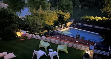 UNA ESQUINA POCO DEL PARAÍSO DEL LAGO