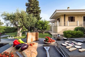Outdoor dining - Villa with private pool in Syracuse, Sicily (Siracusa)