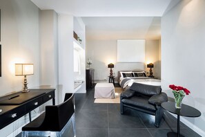 4 bedrooms, in-room safe, iron/ironing board, free WiFi