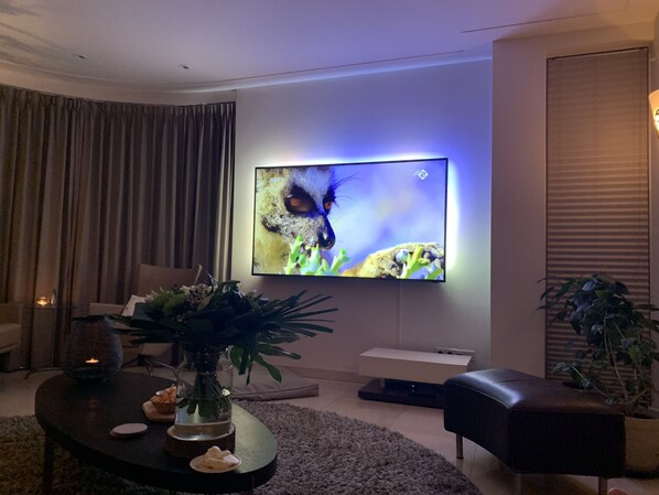 Smart TV, ping pong, books, offices