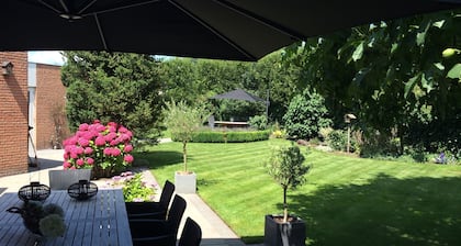 Luxuriöse und ruhige Villa im Natur-Park nur 5 Min vom Stadt