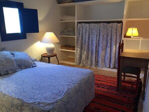 4 chambres, fer et planche à repasser, draps fournis