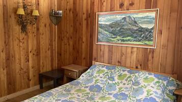 8 bedrooms, iron/ironing board, free WiFi