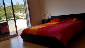 4 chambres, fer et planche à repasser, lit parapluie, Wi-Fi gratuit