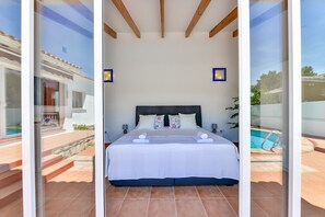 4 slaapkamers, een strijkplank/strijkijzer, gratis wifi, beddengoed