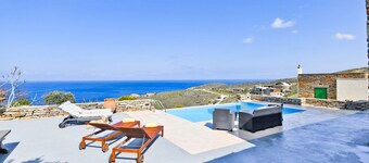 Villa Eliza with a swimming pool and a sea view