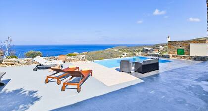 Villa Eliza with a swimming pool and a sea view