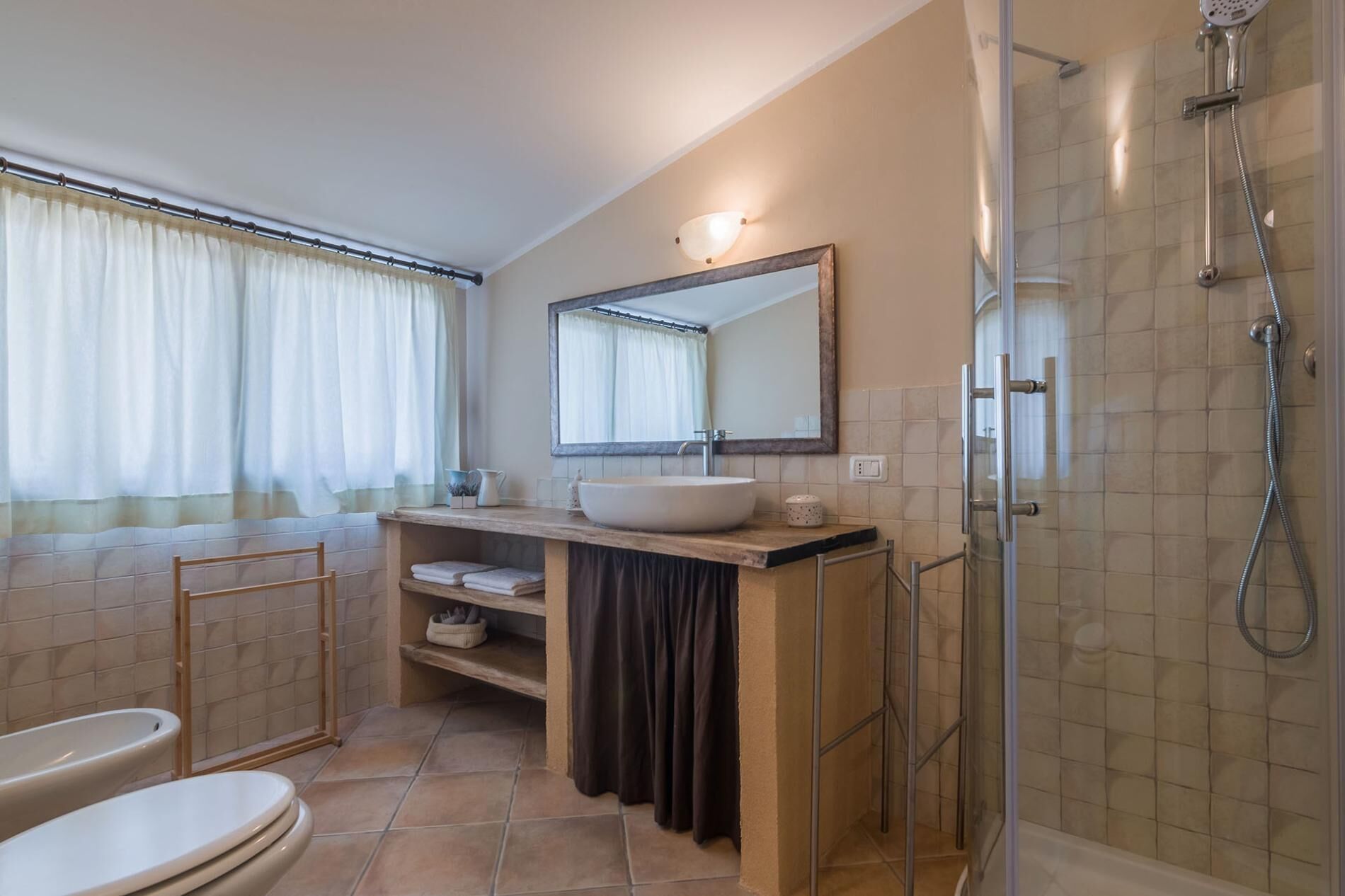 Een douche, een haardroger, een bidet