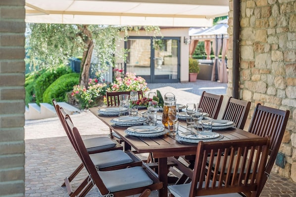 Outdoor dining