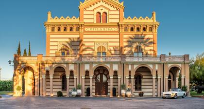 Luxusvilla nahe Barcelona Sitges mit Privatpool und Tennisplatz.