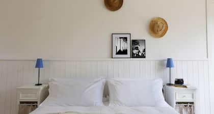 VILLA GLICINI: A romantic countryside cottage with a pool