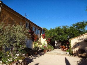 Property grounds - Roussillon Gargas: Mansion - Roussillon (Gargas)