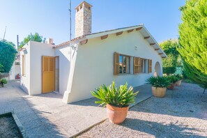 Exterior - ES BALADRE - Chalet with terrace in Port d'Alcudia. Free WiFi (Alcúdia)