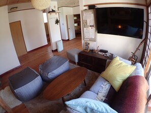 Coin salon dans le hall