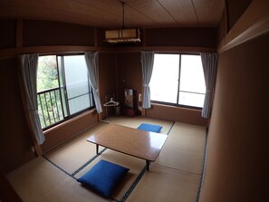 Basic Triple Room with Shared Bathroom - Guesthouse SORA - Hostel (Minamiizu)