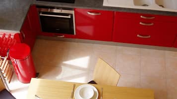 Refrigerador, horno, parrilla de estufa y lavavajillas