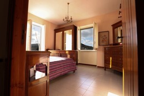 4 bedrooms, free WiFi - Stunning 2 floors Villa with swimming pool and tennis court (laureana cilento)