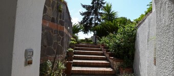 Stunning 2 floors Villa with swimming pool and tennis court