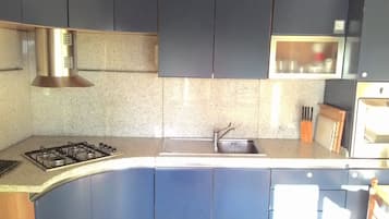 Frigorífic, microones, forn i placa de cuina