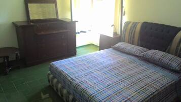 4 quartos, cofres nos quartos, ferros/tábuas de passar roupa