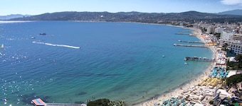 Antibes - attractive apartment with panoramic views & 300m from 2 beaches