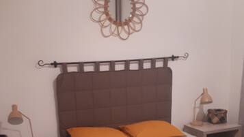 1 chambre, fer et planche à repasser, lit parapluie, Wi-Fi