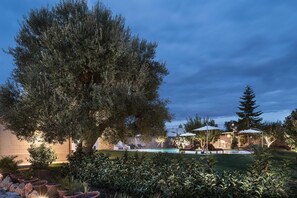 Outdoor pool - Masseria Il Mandorlo Fiorito x 8 (Villa Fico and Villa Ulivo) Private Pool. (Ceglie Messapica (Br.))