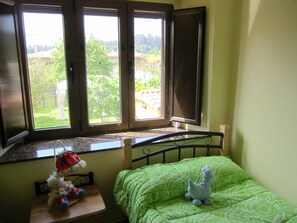 5 habitaciones, tabla de planchar con plancha y wifi gratis 