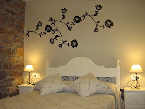 5 bedrooms, iron/ironing board, free WiFi, bed sheets