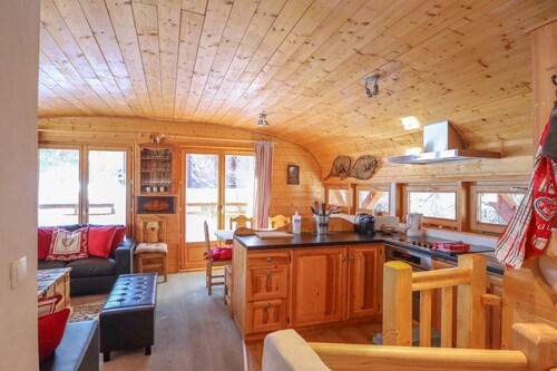 Fantastic location, self catered chalet Sleeping 8, 4 bedrooms 3 bathrooms