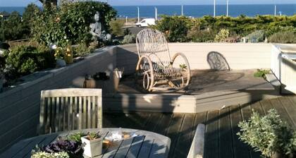 100 metrin päässä rannasta, päin Chauseyn saaria, merinäköala