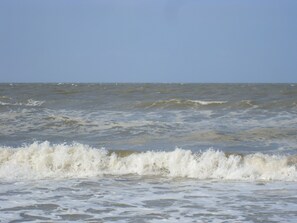A view of the ocean with waves crashing onto the shore. - Apartment/ flat - (Coxyde)