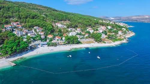Villa familiale à côté de la plage, près de Trogir et Split 