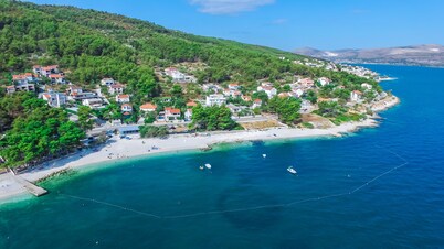 Family friendly villa next to the beach, close to Trogir and Split 