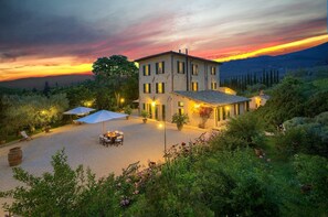 Exterior - Farmhouse holidays in Umbria, the green heart of Italy, amongst art and nature. (Spello)
