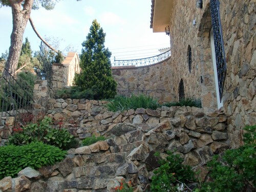 Apartment in private villa 1.5 km. from Lloret de Mar. 500 meters away from Cal beach