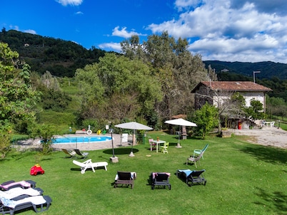 Country villa with private pool and garden great for families, groups 