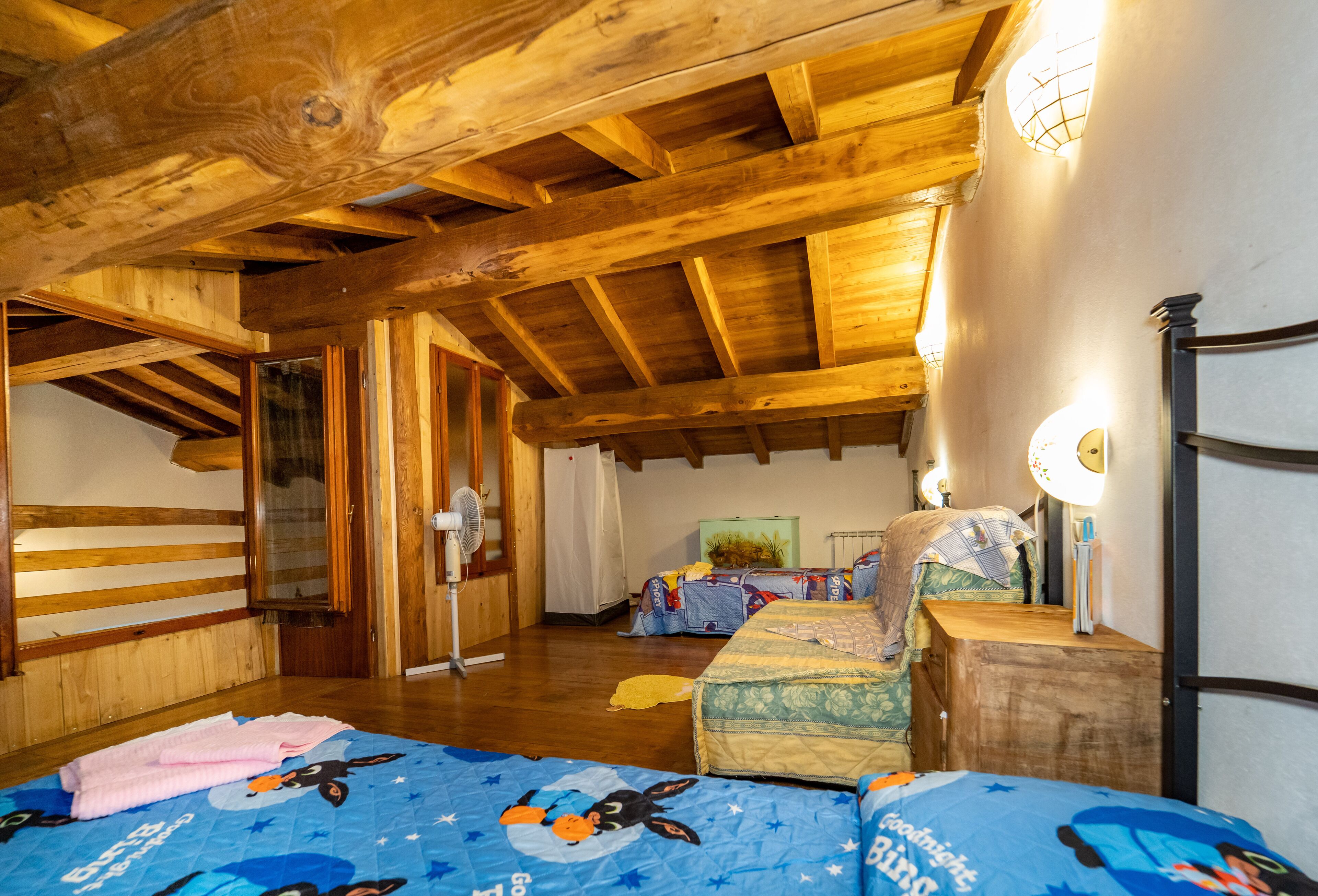 4 Schlafzimmer, Bügeleisen/Bügelbrett, kostenloses WLAN, Bettwäsche