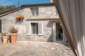 Exterior - Mermaid' house close to beach , two suite bedroom sea view for 6 people  (Taormina Letojanni)