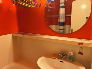 Kombination af bruser/badekar