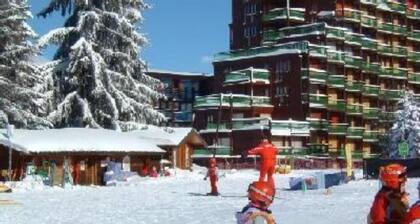 Studio « Les Belles Challes" aux Arcs 1800. Skis au pied.