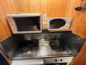 Kühlschrank, Mikrowelle, Ofen, Herdplatte