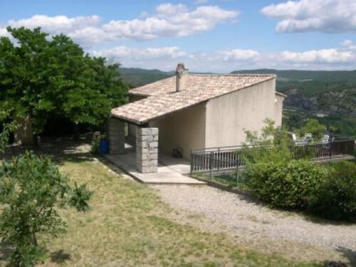 Maison avec jardin clos proche de Vallon Pont d'Arc et de la grotte Chauvet