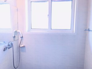 Traditional Room (40 PY, Ondol, A, B) | Bathroom shower - Dongseoul Respia (Wonju)