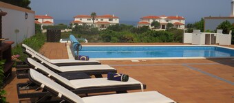 Villa med privat pool med golf- och havsutsikt med Wi - Fi ingår (AL / 36765)