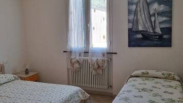 3 bedrooms, iron/ironing board, free WiFi, bed sheets