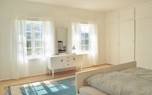 5 chambres, fer et planche à repasser, Wi-Fi, draps fournis