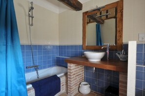Badewanne, Haartrockner, Bidet, Handtücher